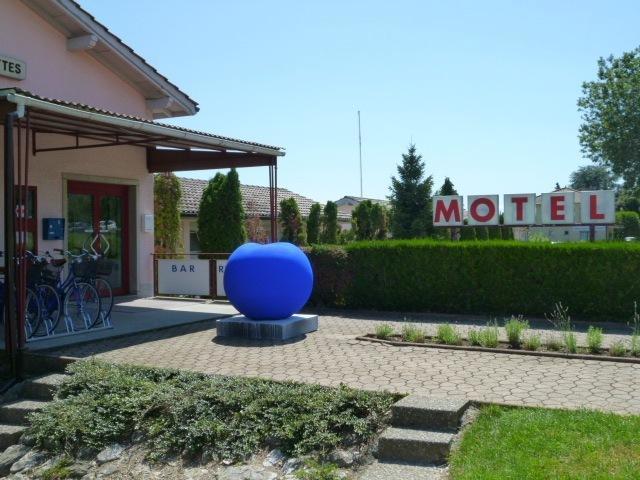 Des Pierrettes Motel